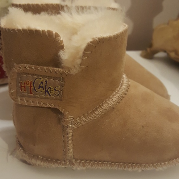 Hotcakes toddler fuzzy boots - Picture 2 of 3